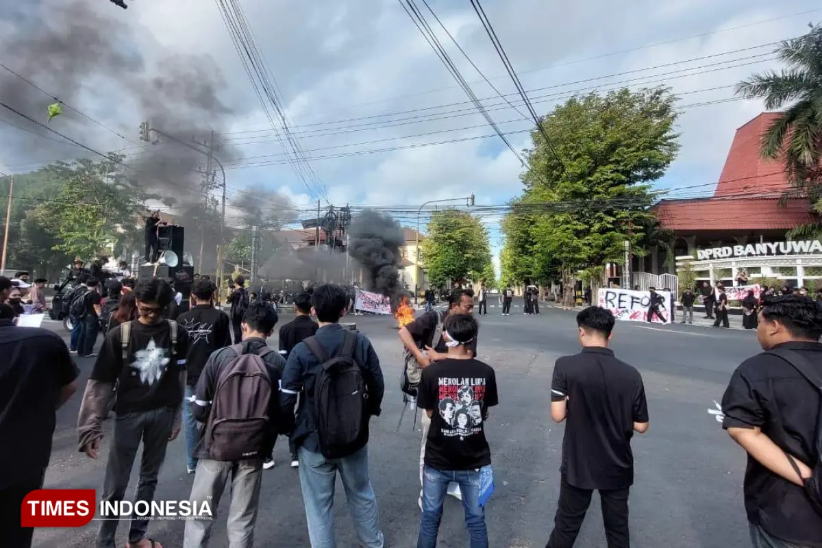 Demo, Mahasiswa Banyuwangi Tuntut Tindak Tegas SMP Negeri Jual Beli Seragam Hingga Evaluasi MBG
