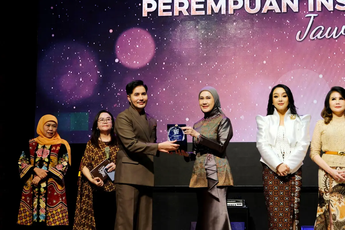 Lita Machfud Arifin Raih Penghargaan Perempuan Inspiratif Jawa Timur 2026