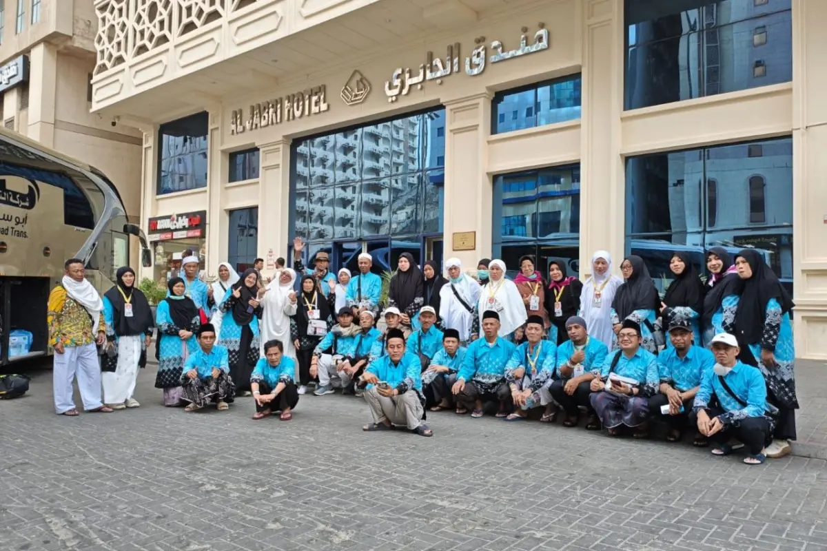 Berjumlah 42 Orang, Satu Keluarga Besar Bani Sawijaya Berangkat Haji Bersama dari Dieng Banjarnegara