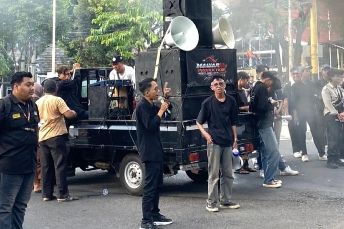 HMI Cabang Banyuwangi dan Aliansi Banyuwangi Menggugat Suarakan Rapuhnya Demokrasi hingga Pendidikan