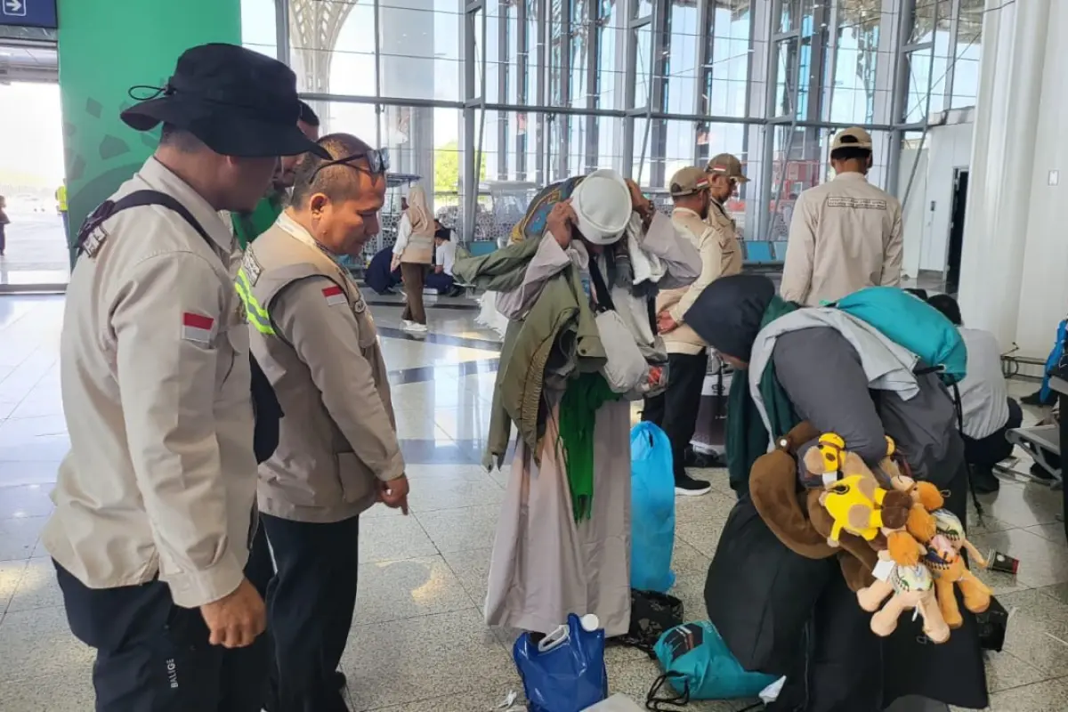 Pakai Baju Berlapis-lapis, Inilah Cara Jemaah Haji Loloskan Barang Bawaan Berlebih di Bandara Madinah