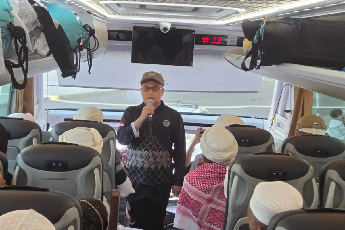 Doakan Haji Mabrur, Kadaker Madinah Lepas Kepulangan Jemaah Haji Kloter LOP 15 ke Lombok