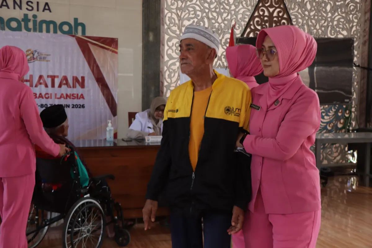 Polres Malang Periksa Kondisi Kesehatan Puluhan Lansia di Wajak