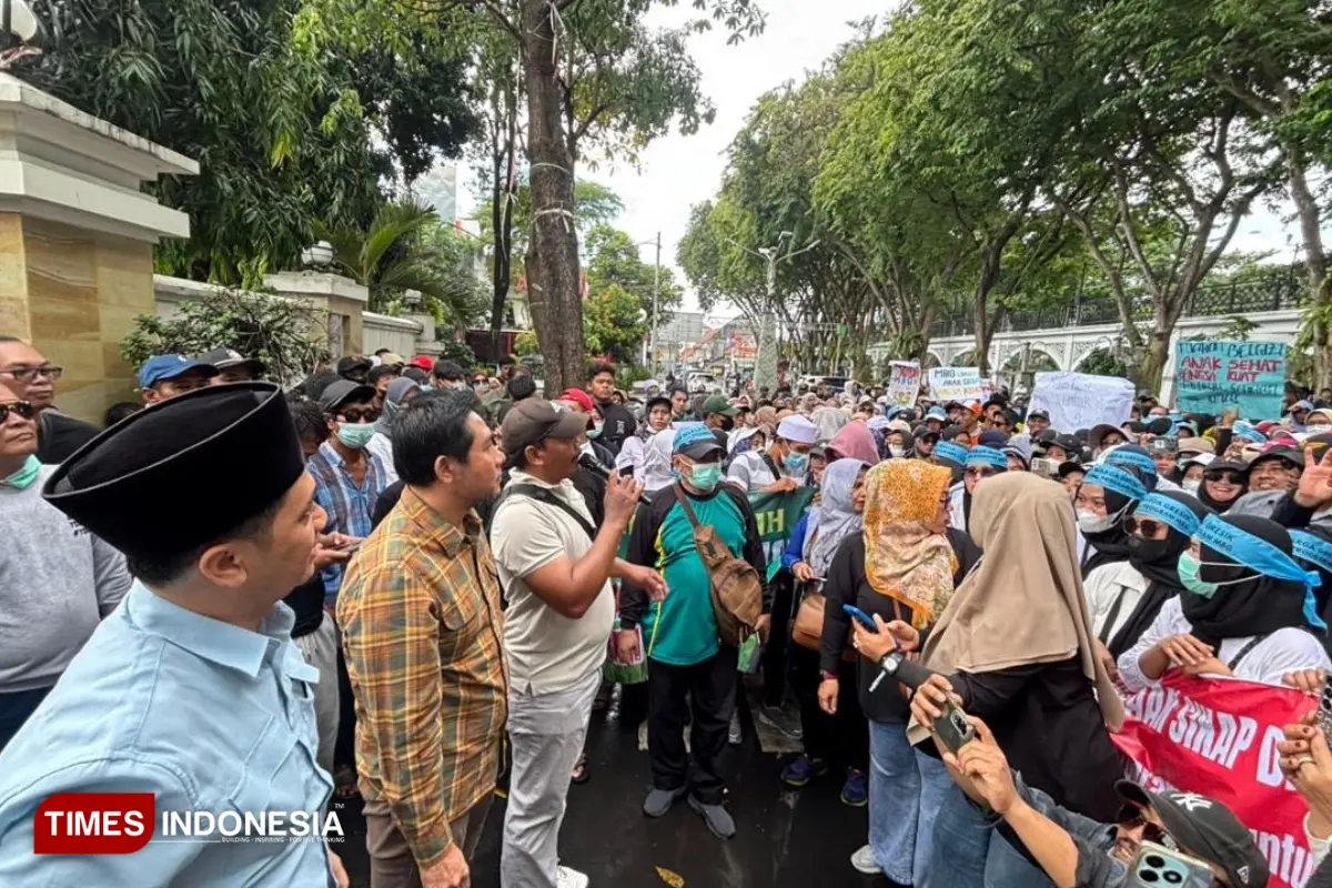Warga Gresik Minta MBG Dilanjutkan dan Korupsi BGN Diusut Tuntas