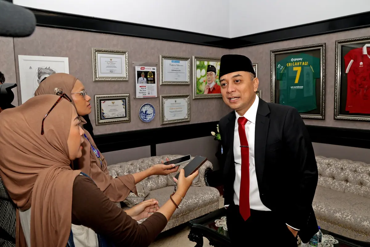 Wali Kota Surabaya Ancam Sanksi Tegas Camat dan Lurah yang Tak Responsif Persoalan Warga