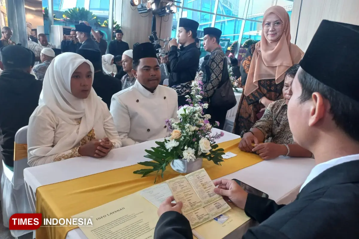 Senyum Semringah, Hari Ini Puluhan Pasangan Gelar Nikah Massal di Jakarta