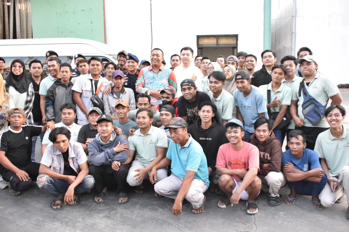 Di Tengah Dugaan Pencemaran Laut, Ratusan Karyawan PT Fuyuan Berharap Tetap Bisa Bekerja