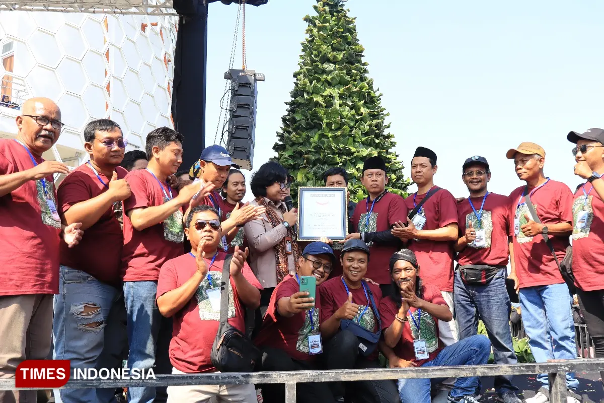 KWGe Ukir Sejarah Baru, Festival Nasi Krawu Gresik Pecahkan Rekor MURI