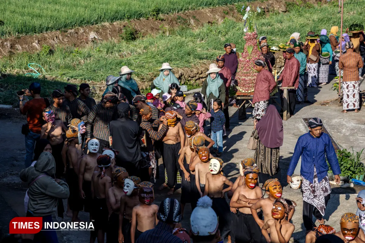 Pertama Kali, Petani Muda di Nawungan Bantul Gelar Tradisi Wiwitan Bawang Merah