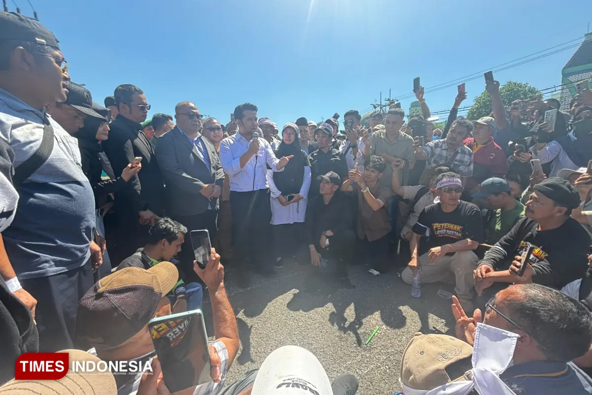Temui Demonstran Peternak Telur, Emil Dardak Siap Evaluasi Komitmen Penyerapan SPPG