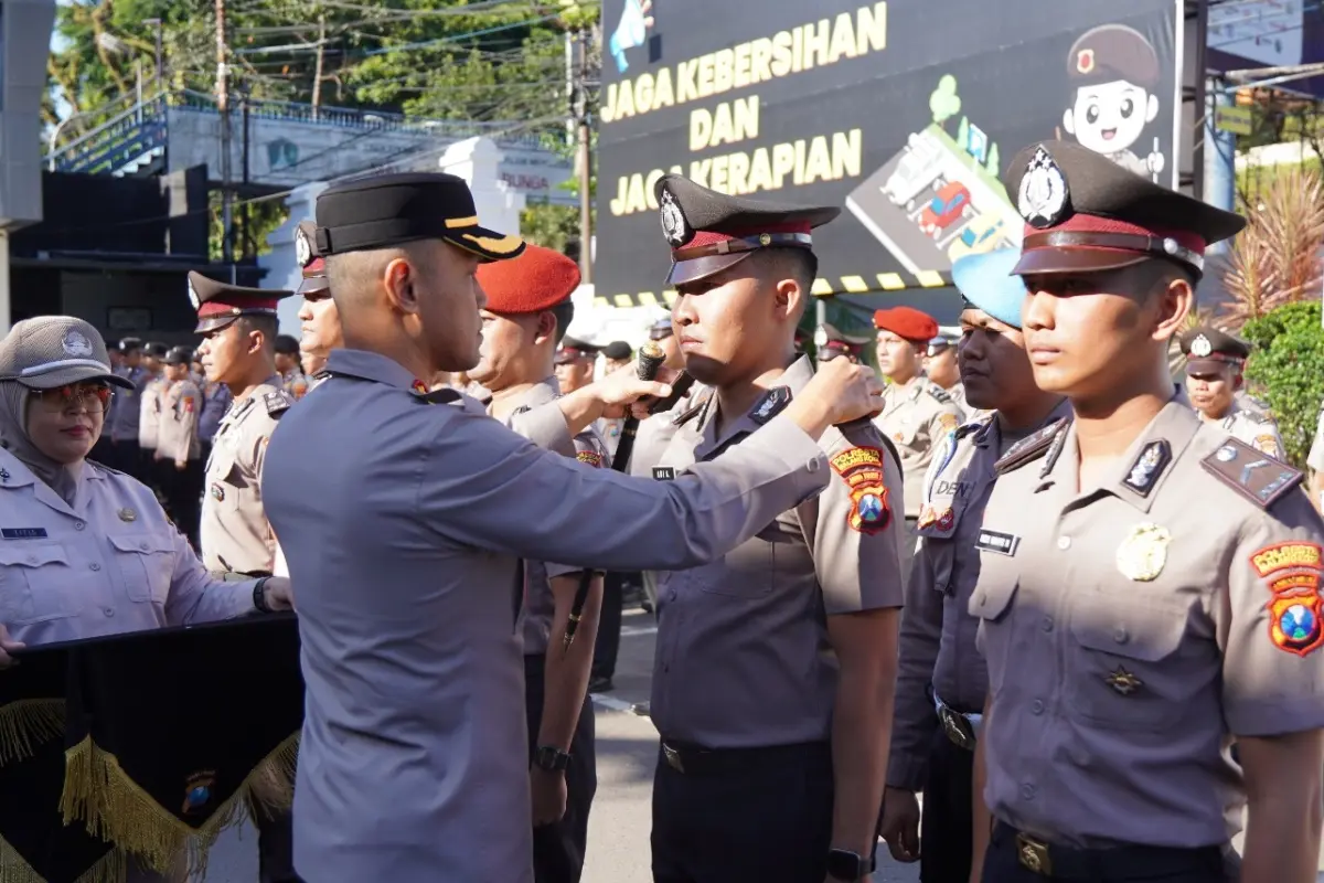 Naikkan Pangkat 52 Personel Polresta Makota, Kombes Putu Kholis: Jaga Integritas Polri