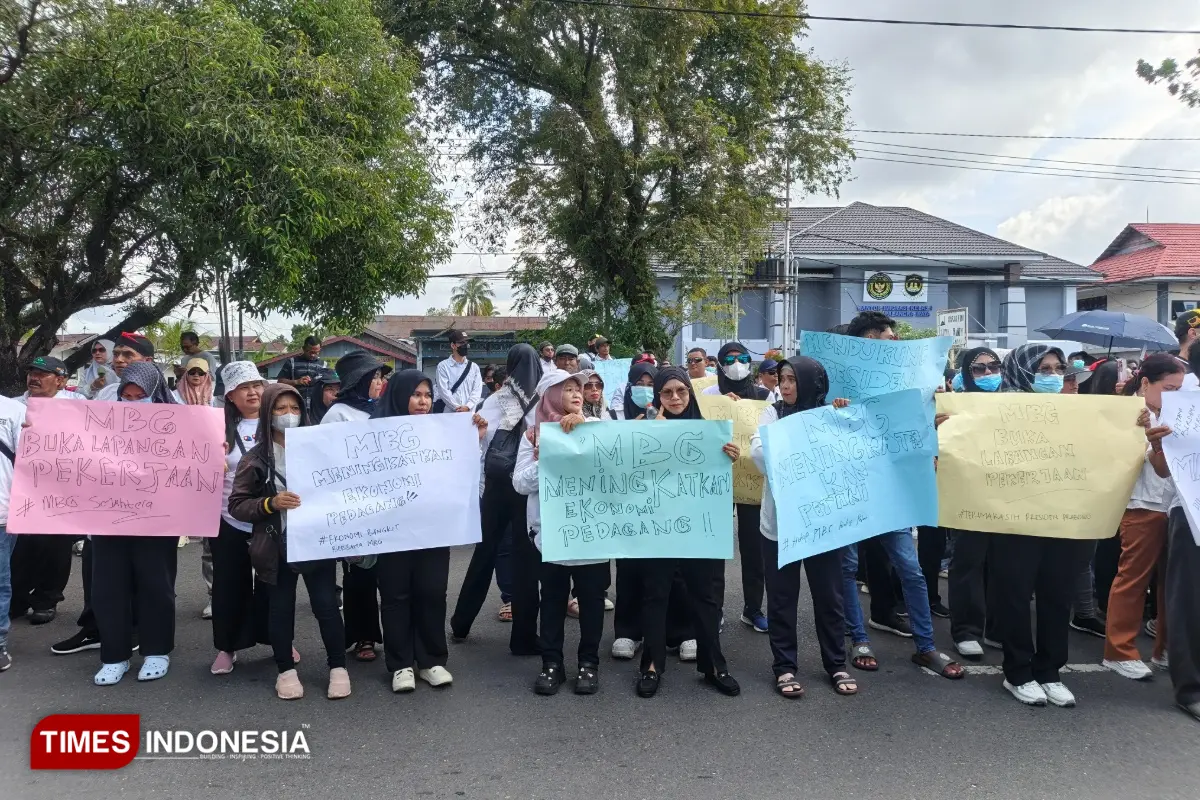 Ratusan Warga Gelar Aksi Damai, Sampaikan Dukungan dan Evaluasi MBG
