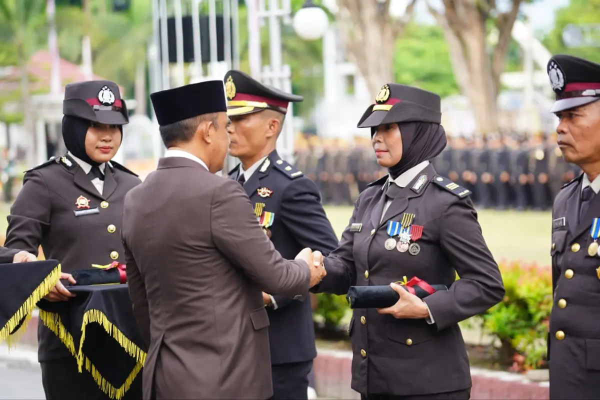 Dedikasi Personel Polda Sulteng Diapresiasi Melalui Satyalencana Pengabdian Bintang Bhayangkara Nararya