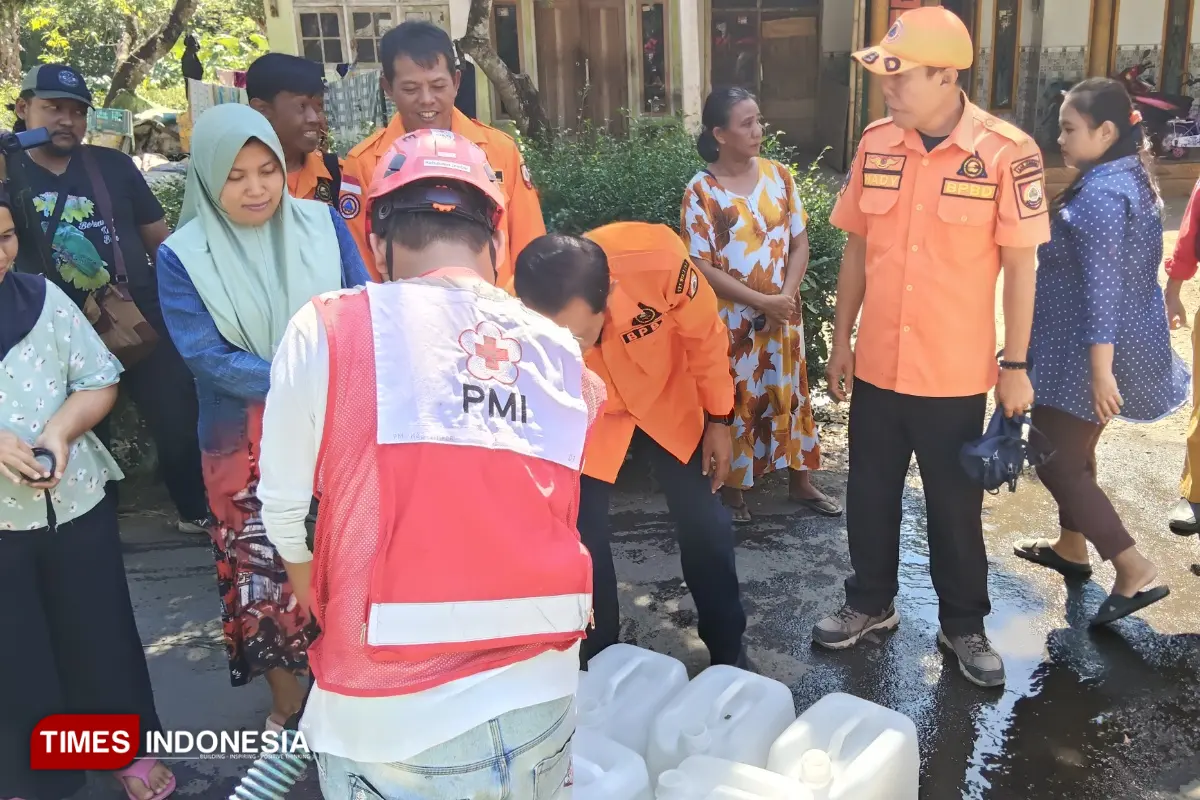 Kemarau Tiba, Ratusan Warga Pakusari Alami Krisis Air Bersih
