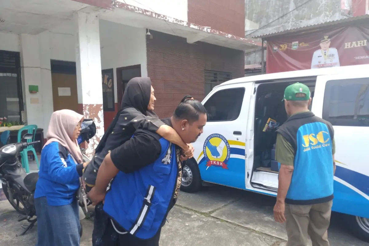 Nenek Terlantar di Lawang Diserahkan ke Dinsos Jatim