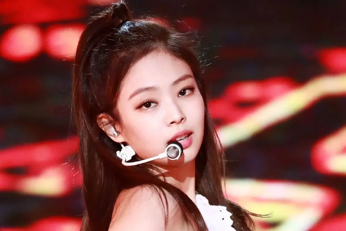 Jennie BLACKPINK Cetak Sejarah Jadi Headliner Dua Festival Musik Terbesar Eropa