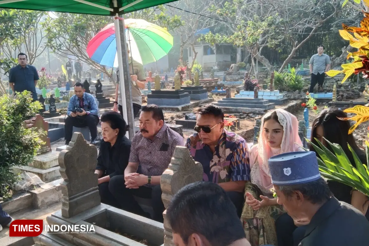 Ziarah di Majalengka, Jaksa Agung ST Burhanuddin dan TB Hasanuddin Kenang Perjuangan dan Kisah Berbagi