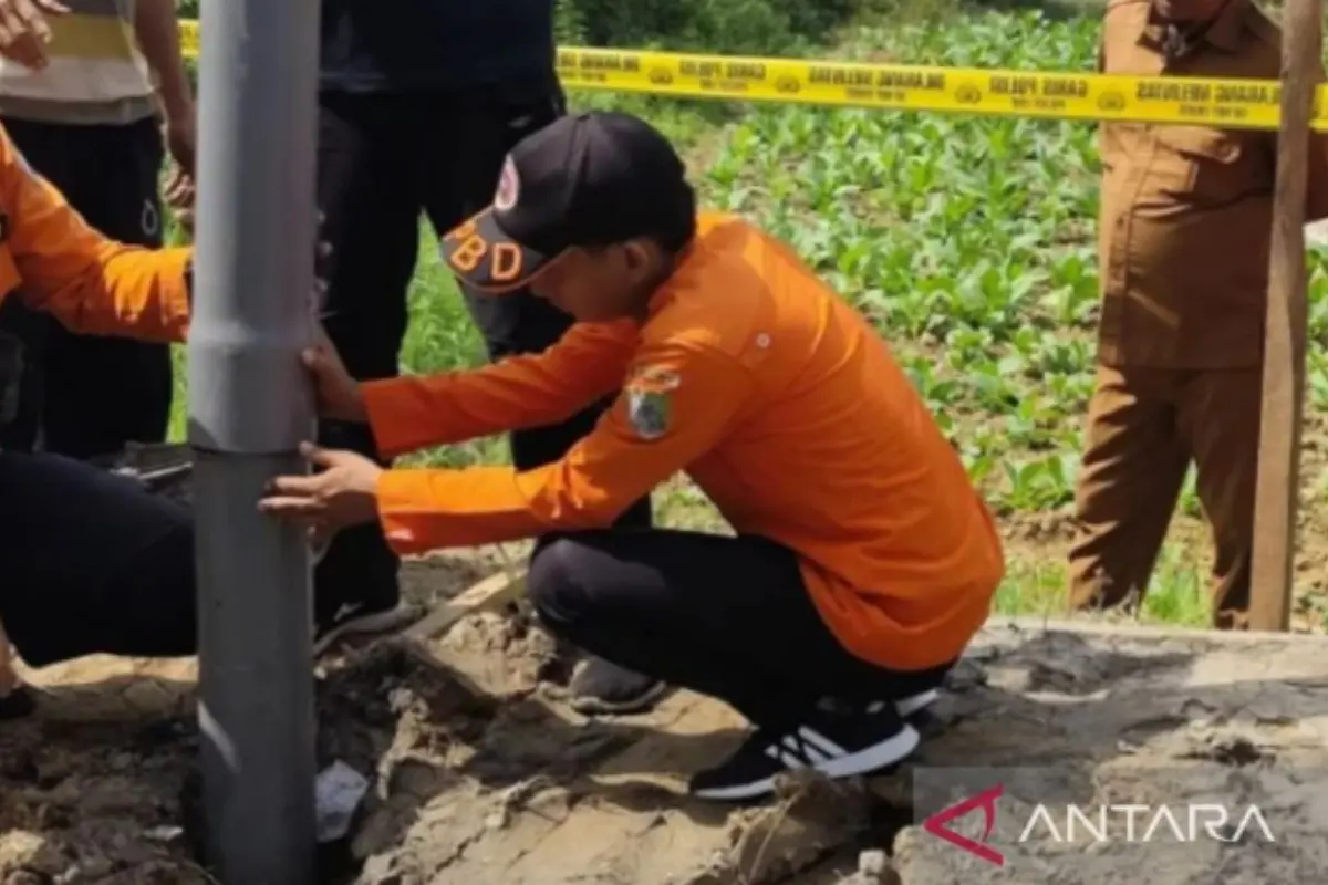 Sumur Bor Sampang Keluarkan Gas, Polisi Pasang Garis Pengaman