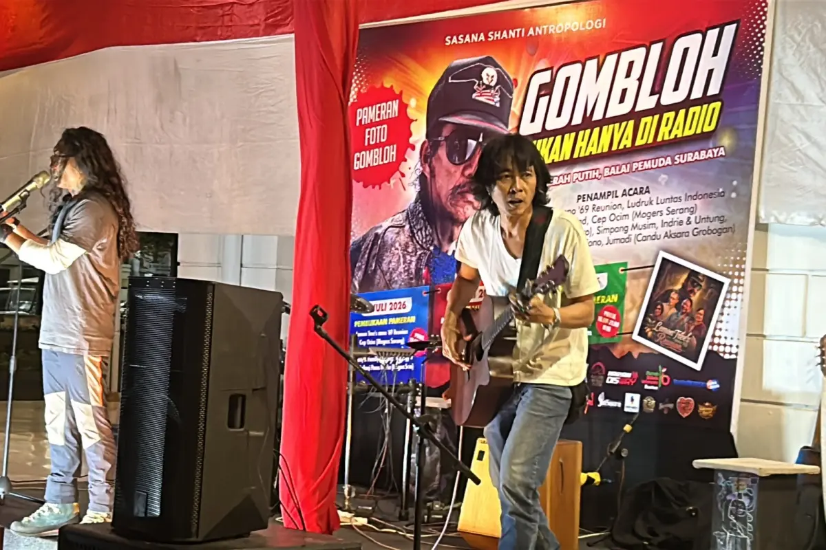 Mengenang Sang Maestro Balada, Lagu Gombloh Bergema Bukan Hanya di Radio