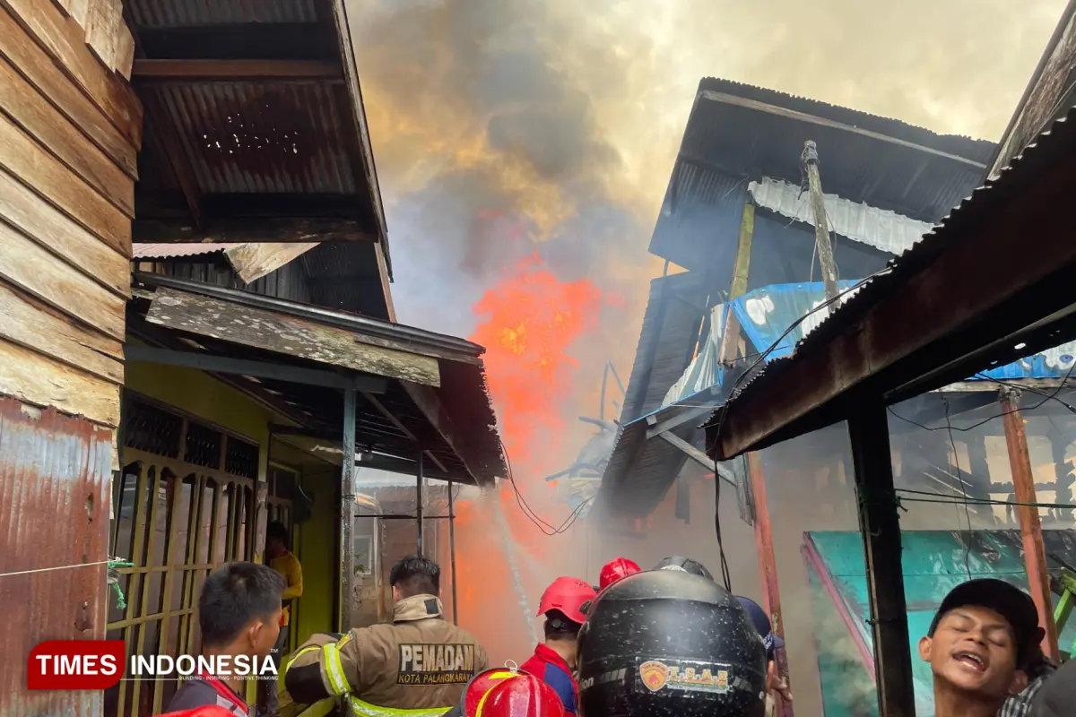 Kebakaran Landa Permukiman Padat di Gang Sari, 2 RT Terdampak