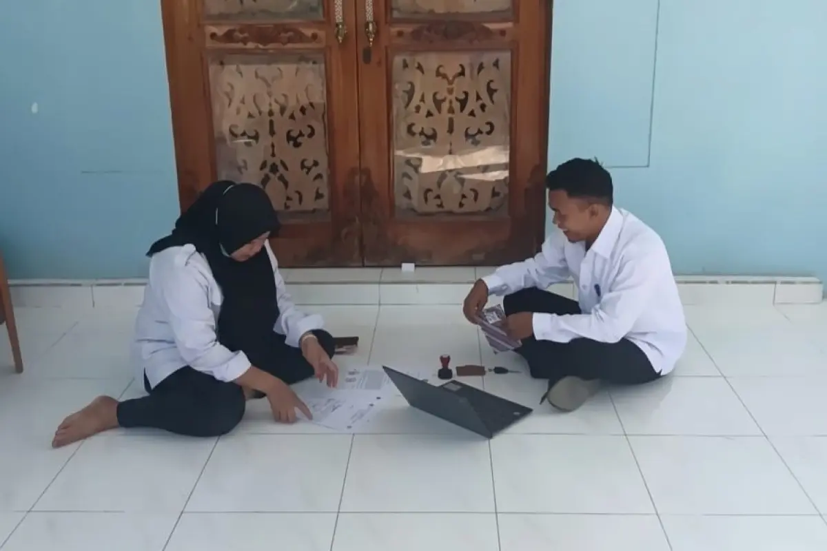 Pintu Dikunci Mitra, Kepala SPPG di Probolinggo Terpaksa Bekerja di Luar Ruangan