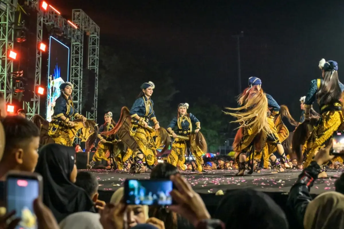 Ribuan Masyarakat Banjarnegara Padati Gelaran Culture Collaboration Saksikan Seni Saleho