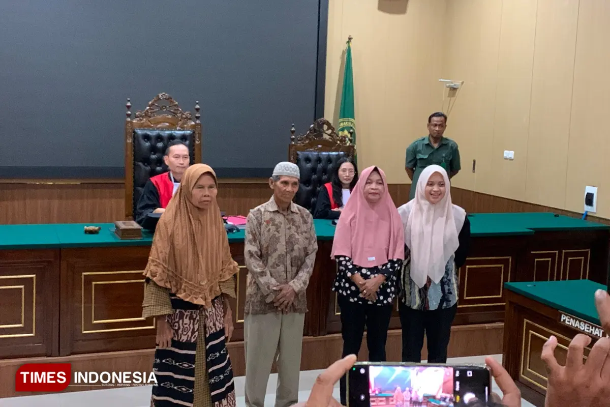 Berakhir Damai, Pelapor Minta Maaf kepada Dua Lansia dalam Sidang Kasus Bakar Sampah di Blora