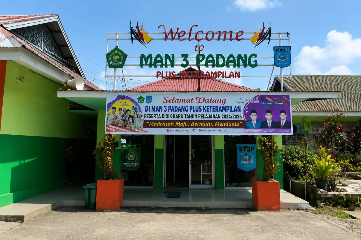 Diduga Bom Rakitan Meledak di MAN 3 Padang, Densus 88 Amankan Pelajar 17 Tahun, Polisi Dalami Motif