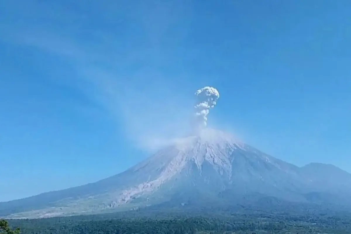 Gunung Semeru Meletus Lagi, Tinggi Kolom Abu Mencapai 1,3 Kilometer