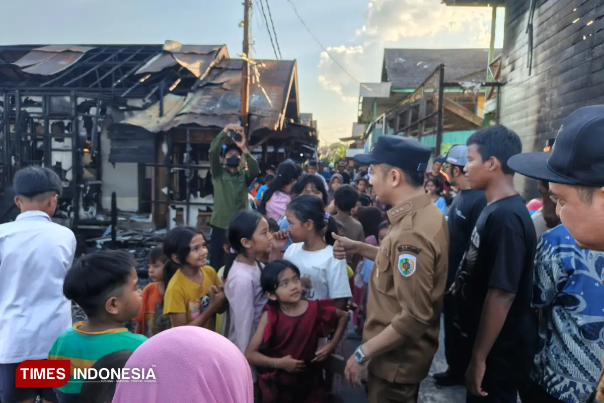 Di Tengah Keterbatasan, Wali Kota Palangka Raya Tetap Salurkan Bantuan bagi Korban Kebakaran Gang Sari