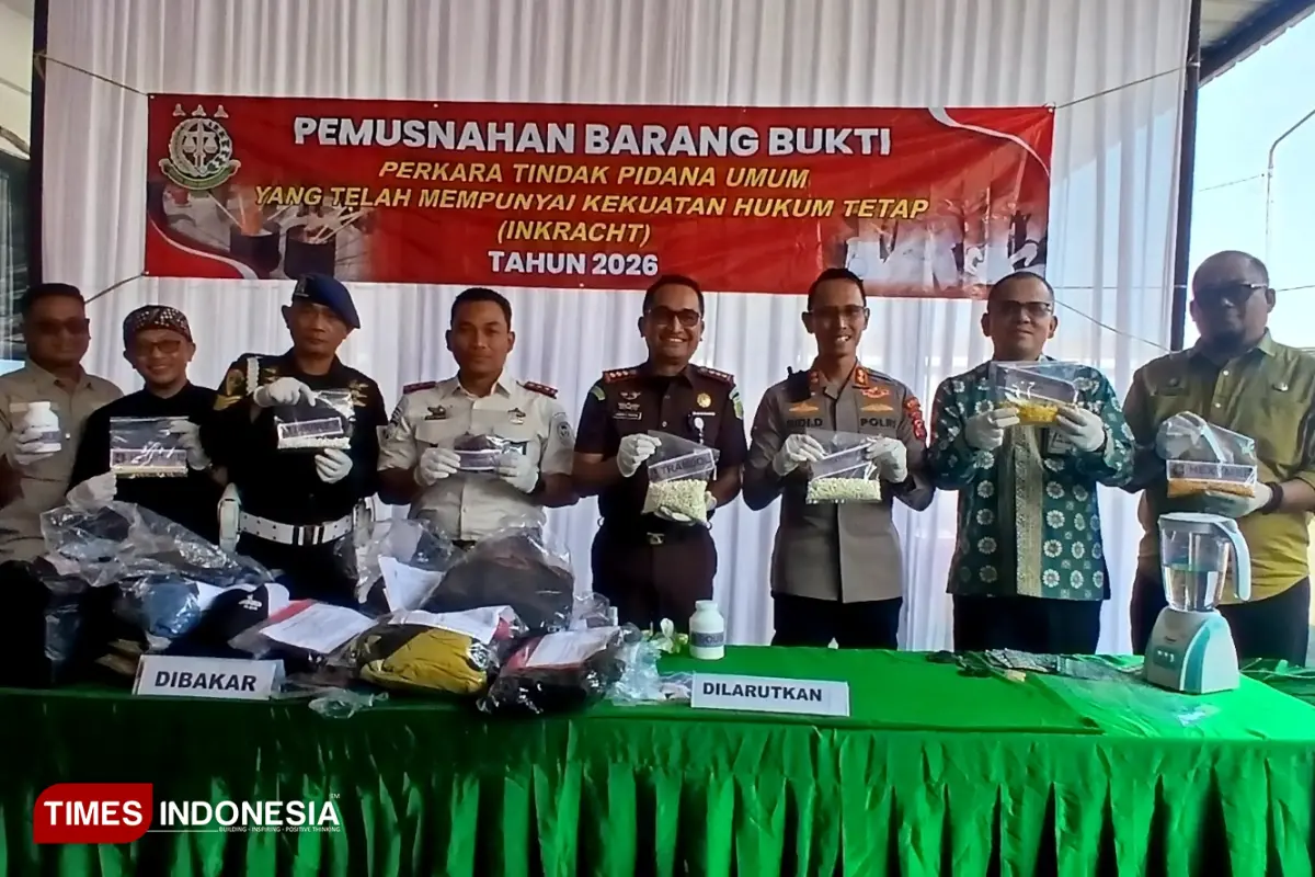 Komitmen Transparansi Hukum, Kejari Kota Banjar Musnahkan Barang Bukti dari 19 Perkara Inkrah