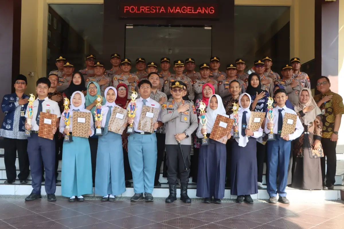Pikat Netizen di Hari Bhayangkara, Siswi SMPN 1 Borobudur Raih Penghargaan Kapolresta Magelang