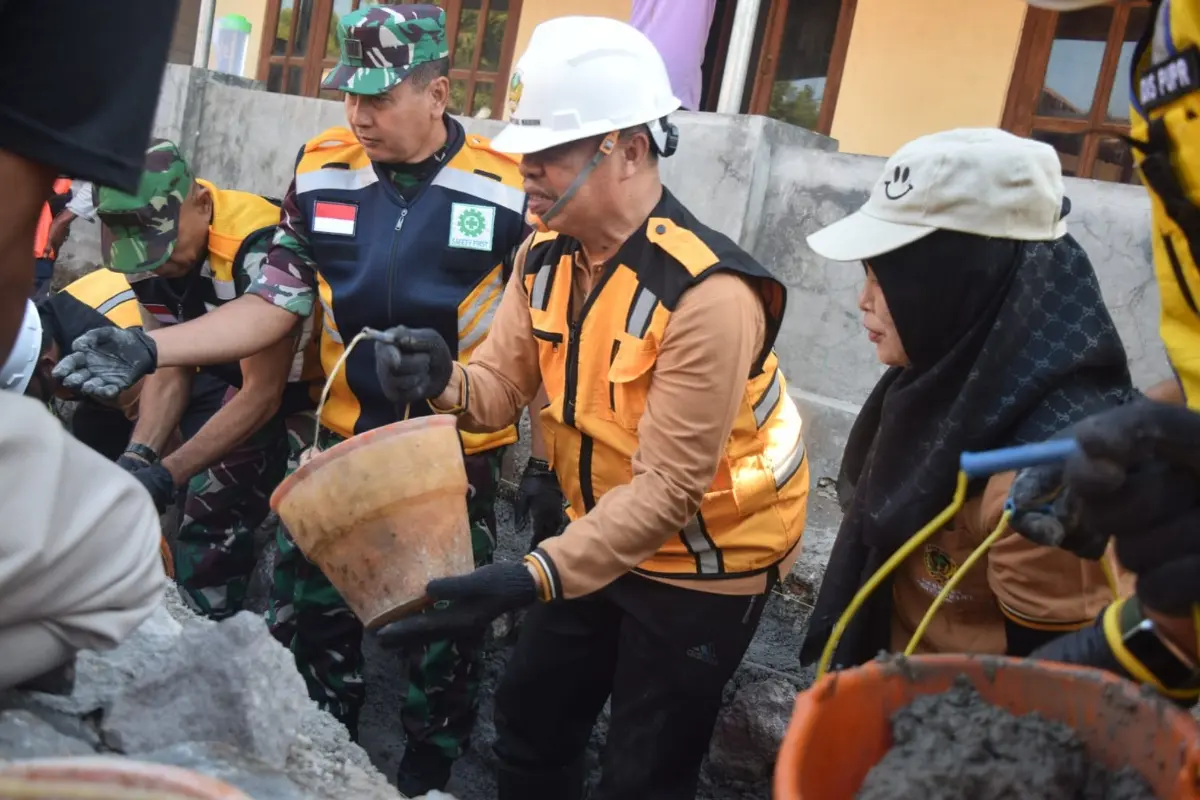 Prioritaskan Pengembangan Pasar Desa Dempelan, Bupati Madiun Ikut Kerja Bakti di Desa Kelahirannya