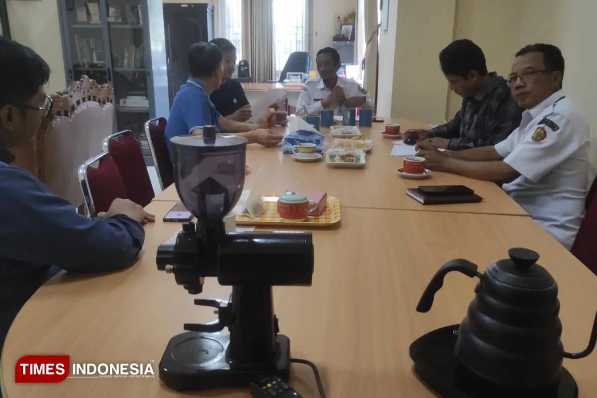 PT Veronique Indonesia Bantu 4 Ribu Bibit Durian Musangking untuk Petani Banjarnegara