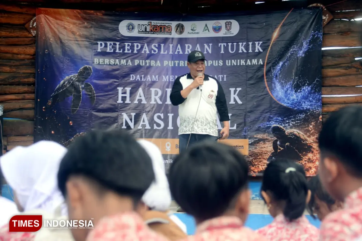 Sambut Hari Anak Nasional 2026, UNIKAMA Lepas Tukik dan Edukasi Konservasi di Pantai Bajulmati