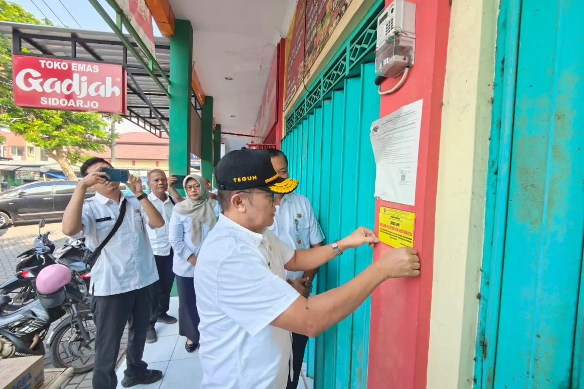 Tunggakan Retribusi Capai Rp 961 Juta, Pemkab Mojokerto Tempel Stiker Penertiban