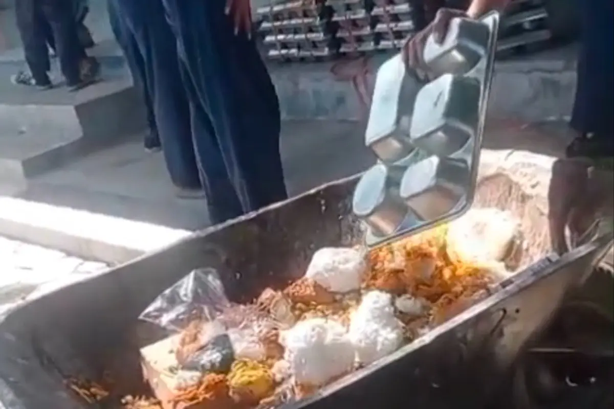 Viral MBG di Bondowoso Dibuang ke Troli Pasir, Ini Kata Sekolah