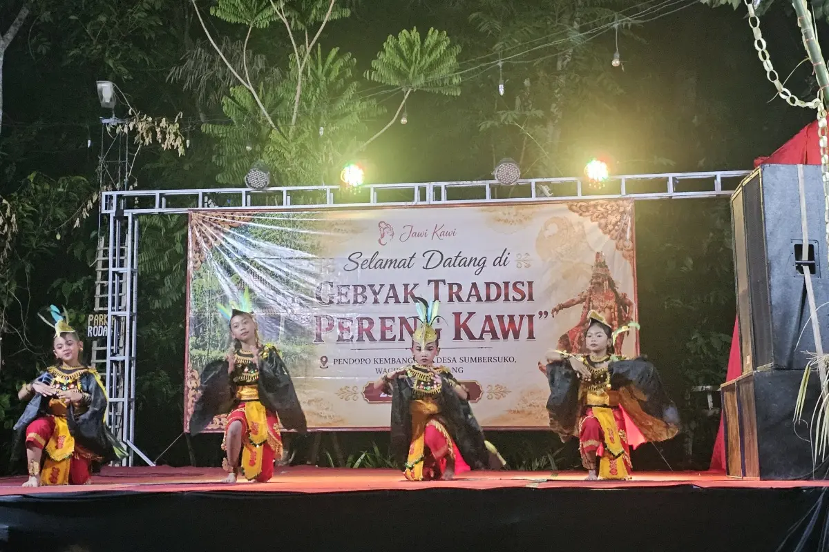 Lestarikan Topeng Malangan, Ribuan Warga Padati 'Gebyak Tradisi Pereng Kawi' di Wagir