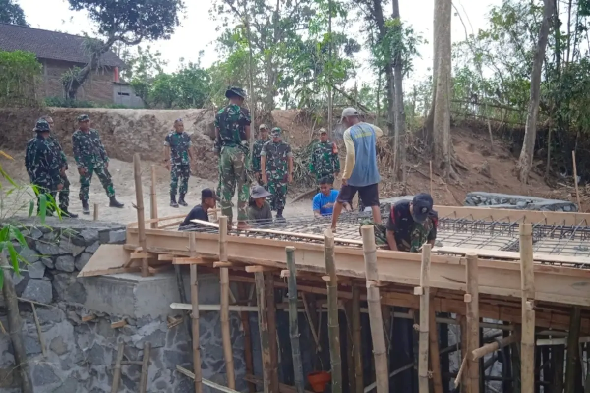Raut Bahagia di Desa Bulu Lor: Saat Manunggal TNI Ubah Asa dan Taraf Hidup Warga