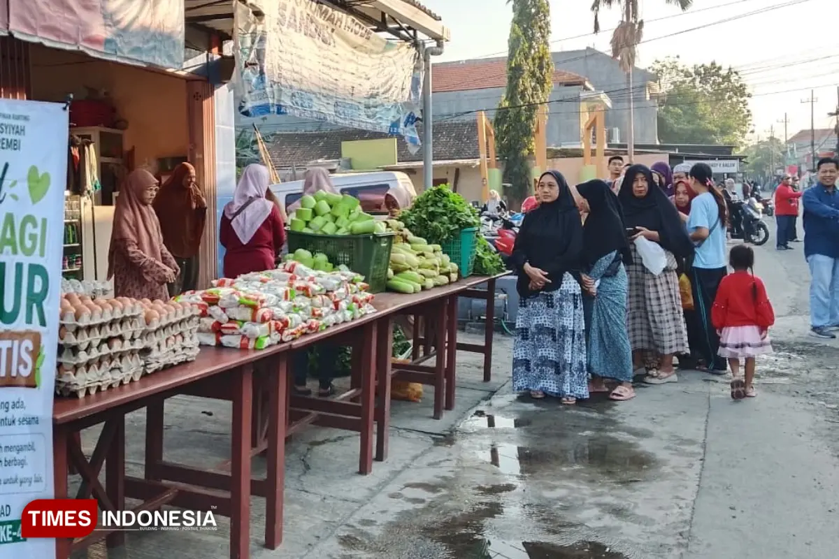 Tak Sekedar Sedekah, Warga Gresik Rutin Bagikan Sayur Gratis Tiap Pekan