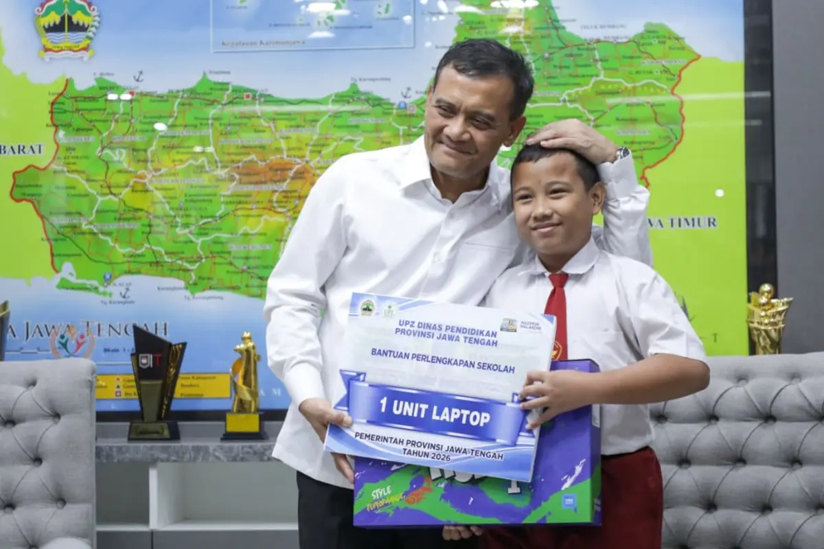 Bikin Bangga Jateng, Siswa SD Peraih Pengakuan NASA Dapat Laptop dari Gubernur Ahmad Luthfi