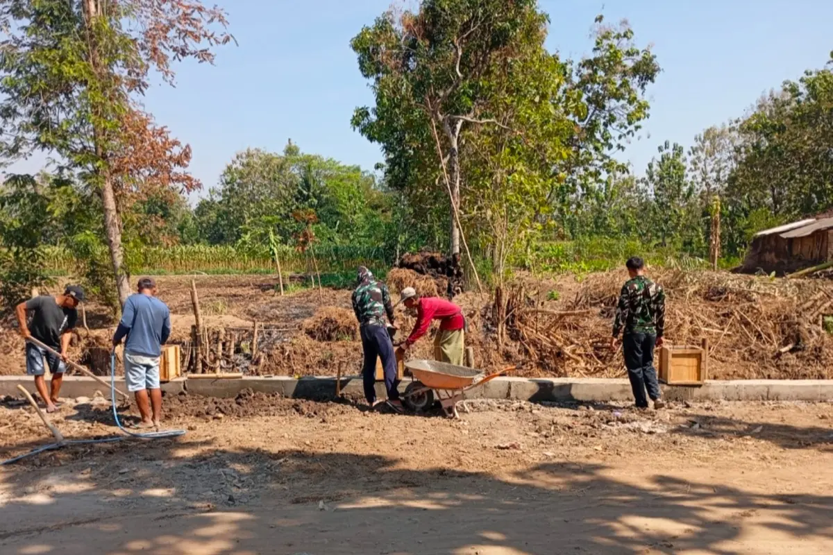Dikhawatirkan Longsor, Talud di Desa Bulu Lor Dibangun Satgas TMMD ke-129