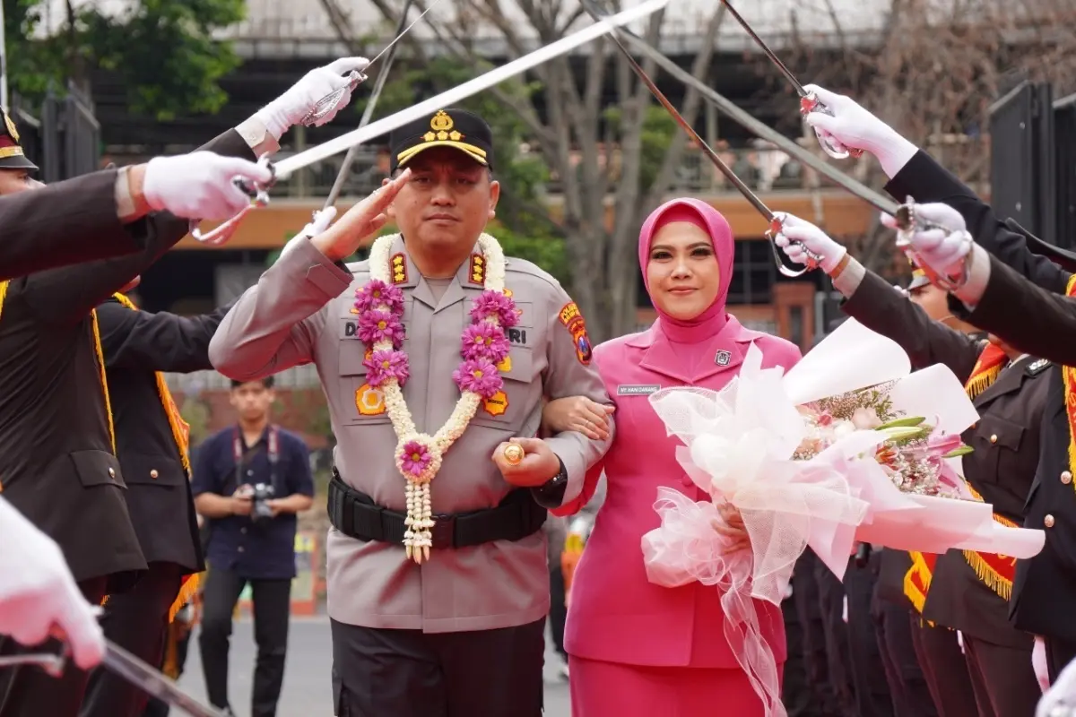 Disambut Pedang Pora, Kombes Pol Danang Resmi Nahkodai Polresta Malang Kota