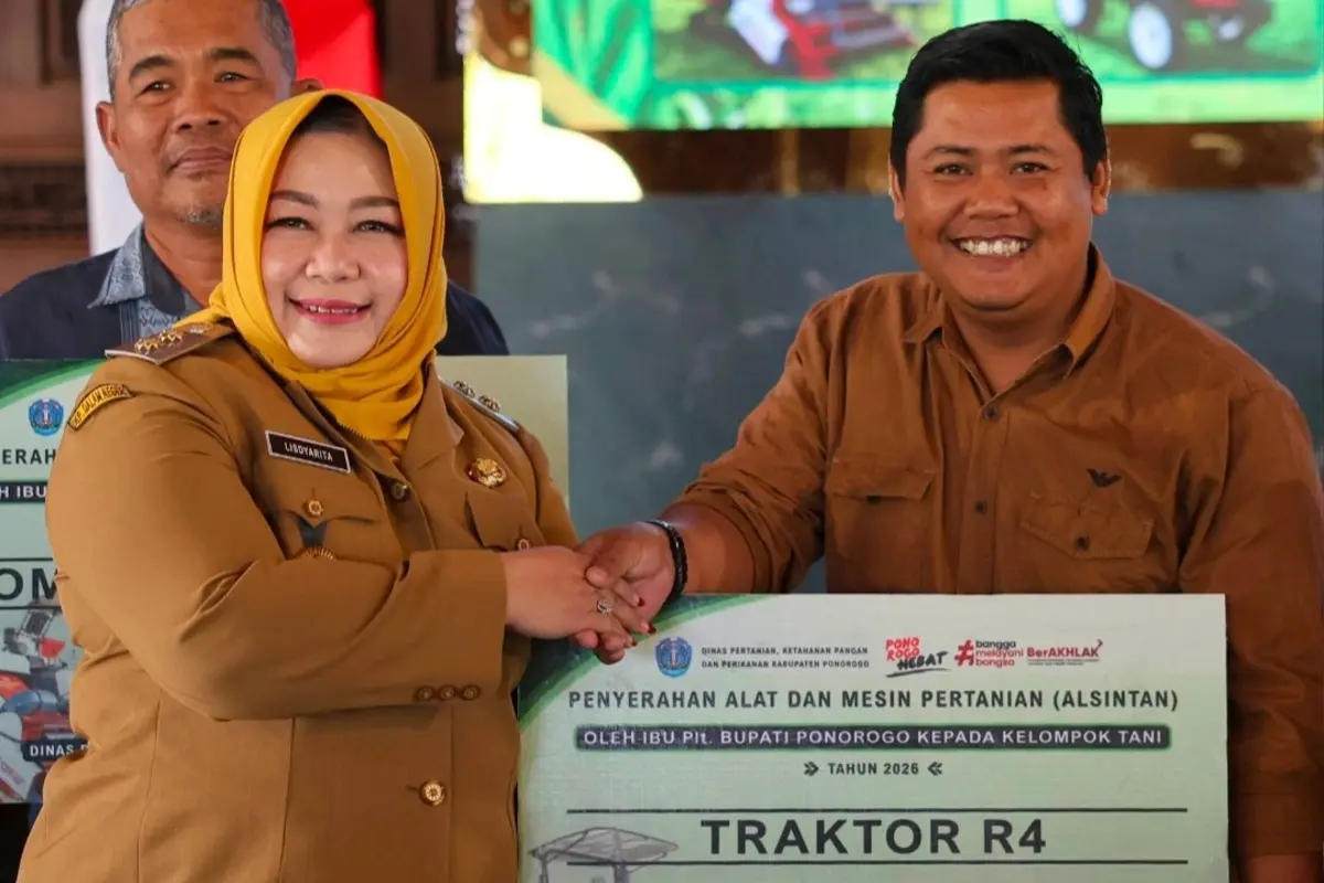 Plt Bupati Ponorogo Serahkan Belasan Alsintan Kepada Kelompok Tani se-Kabupaten Ponorogo