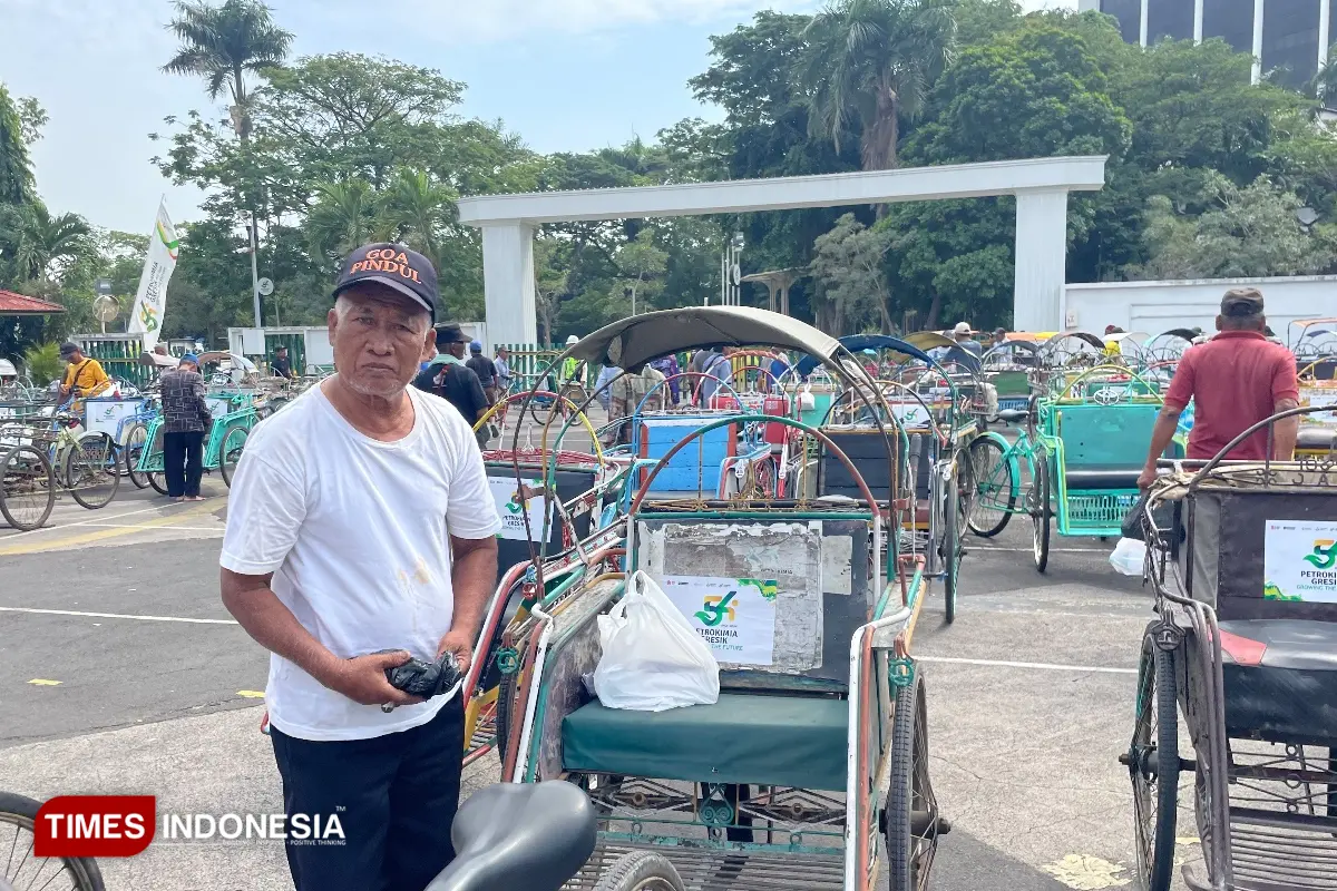 Tanpa Kemewahan, Petrokimia Rayakan Hari Jadi Bersama Abang Becak Gresik