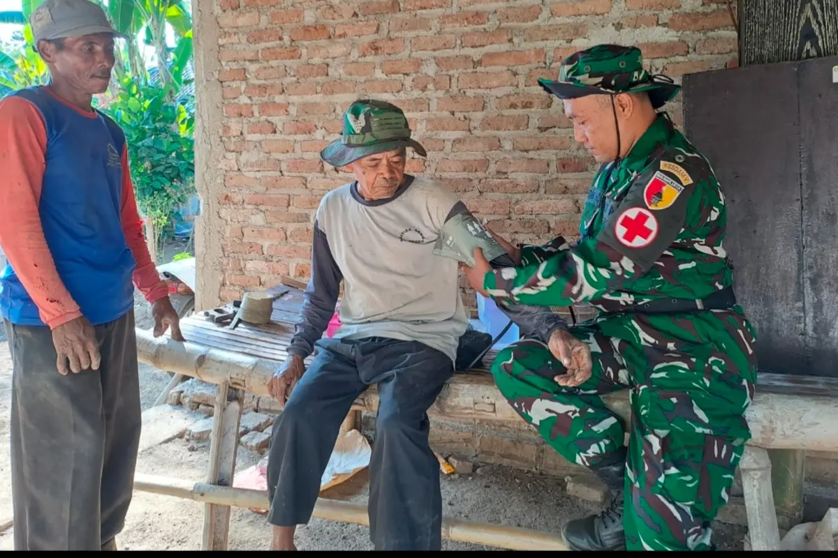 Tim Satgas Kesehatan TMMD ke-129 Desa Bulu Lor Juga Layani Warga