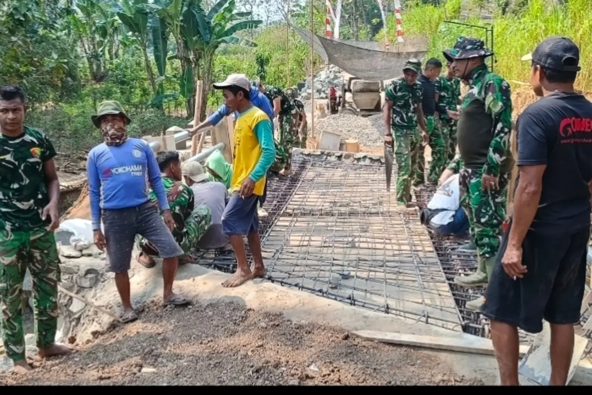 TMMD ke-129 di Ponorogo, Sinergi TNI-Warga Bulu Lor Pacu Akses Infrastruktur dan Ekonomi Desa