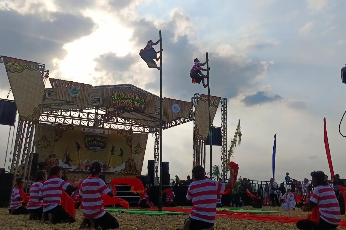 Tradisi Pojhien Mengantarkan Karanganyar Kecamatan Klabang Bondowoso Jadi Desa Budaya