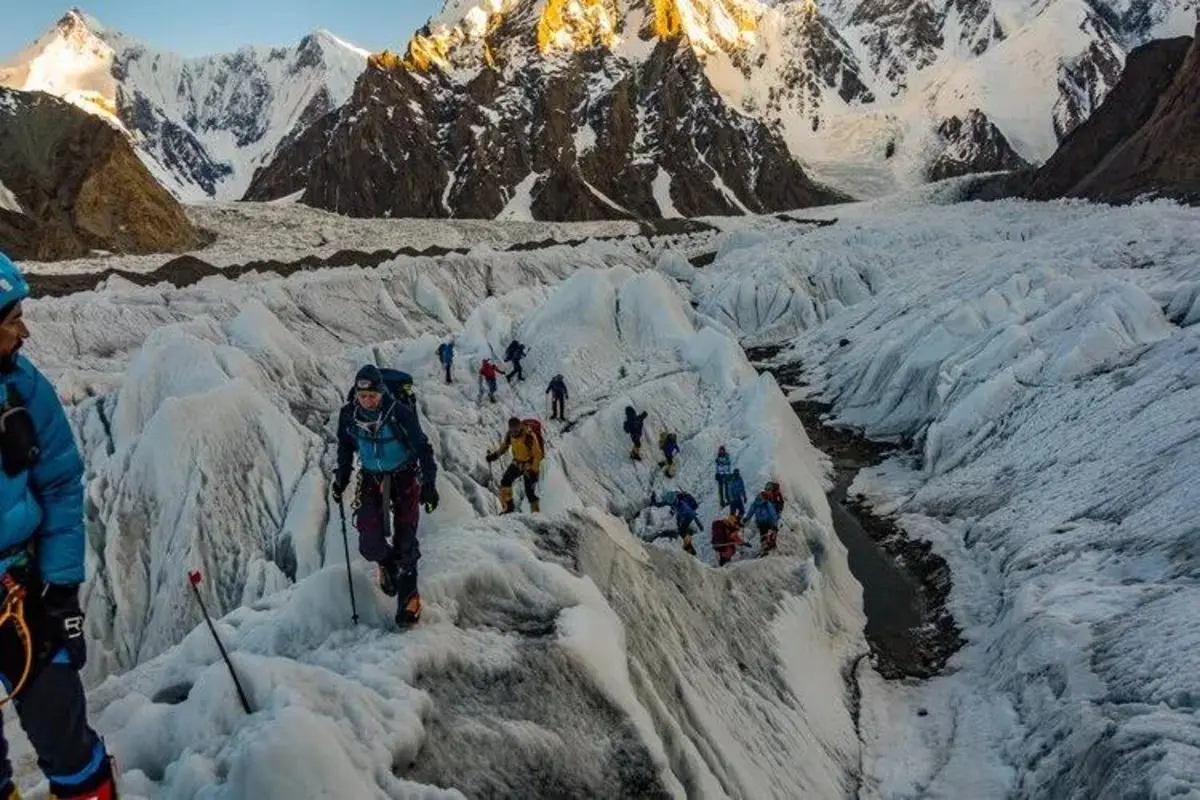 Longsor Salju Terjang Broad Peak, 10 Pendaki Hilang dalam Misi Pendakian Himalaya