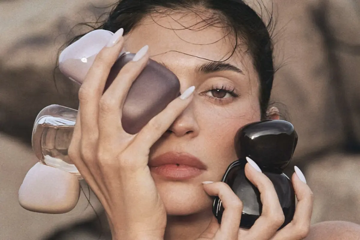 Kylie Jenner Hadirkan Mood Stones, Trio Parfum yang Mengikuti Emosi Penggunanya